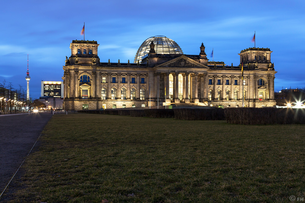 Berlin_Reichstag_night_3_k